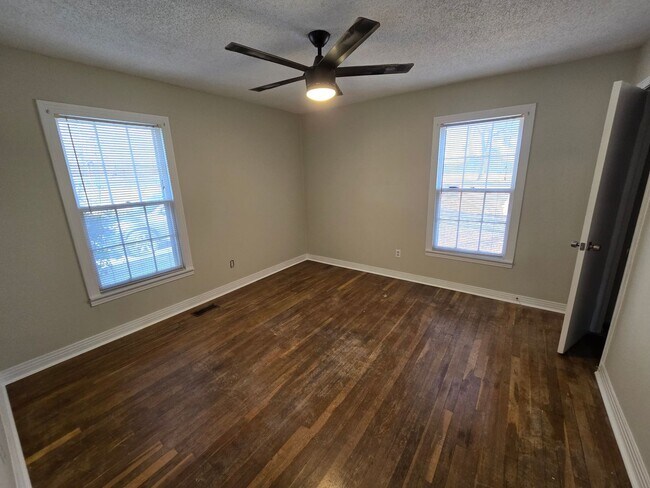 Building Photo - 3 Bed 1 Bath with Acreage