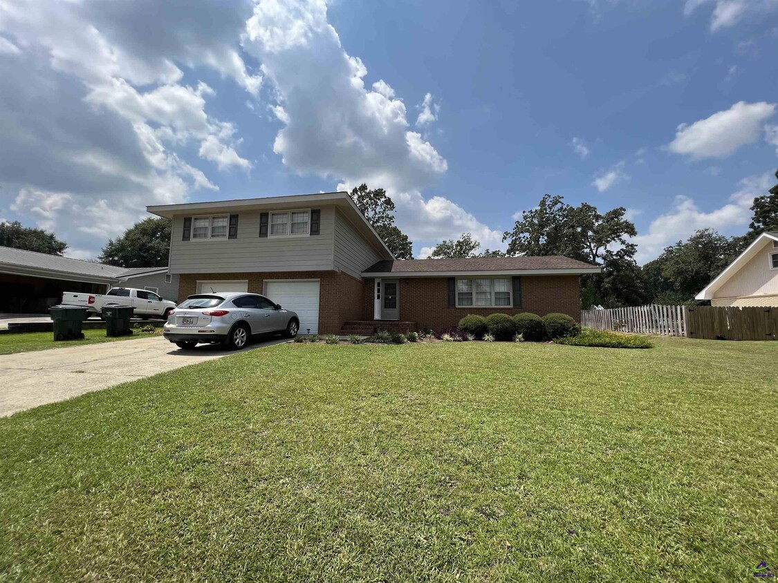 Primary Photo - 210 Westwood Dr