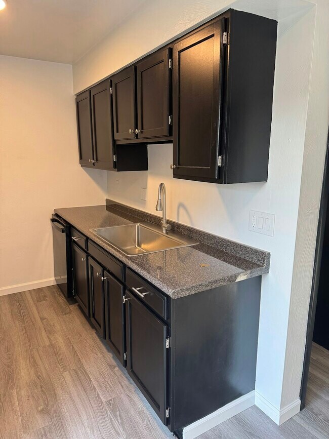 Foto del edificio - 4165 W Ridge Rd