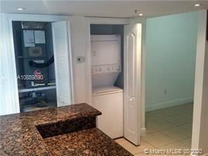 Building Photo - 1 br, 1.5 bath  - 120 S Douglas Rd