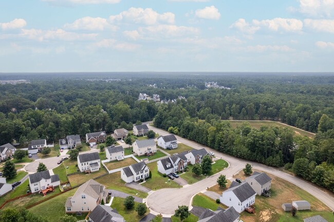 Building Photo - Charming 4-Bedroom Home with Modern Comfor...