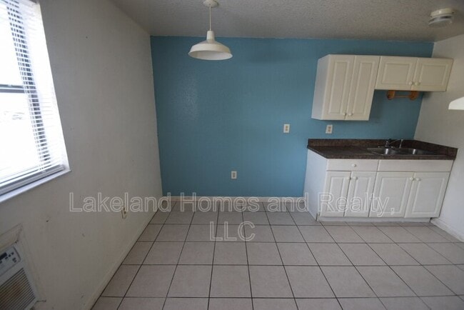 Building Photo - 513 Twin Pines Ln