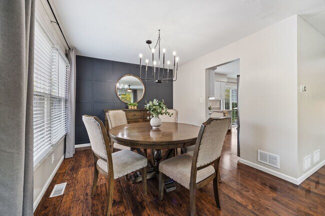 Foto del edificio - 375 Partridge Ct