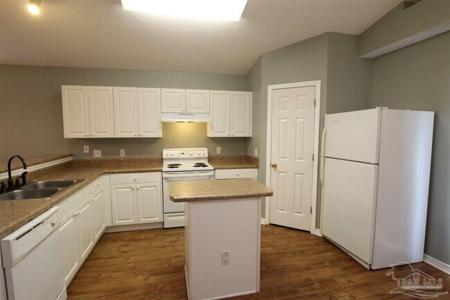 Building Photo - 386 Mizzen Ln