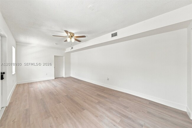 Building Photo - 402 NW 44th Ave