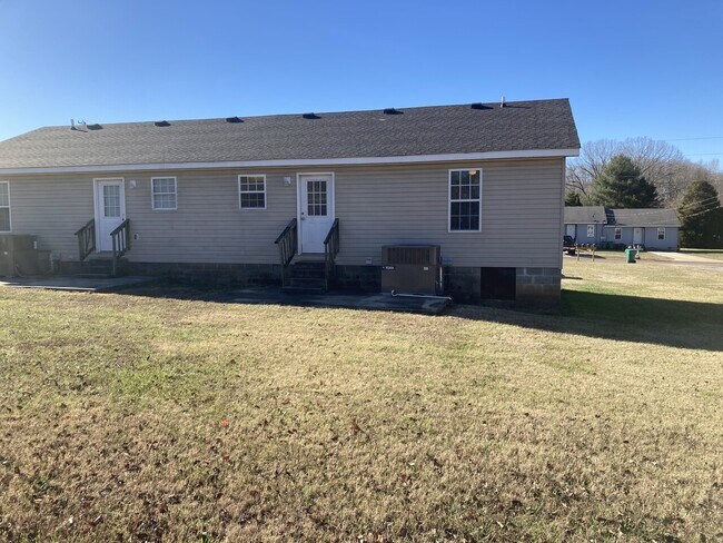 Building Photo - 79 Farm View Cir