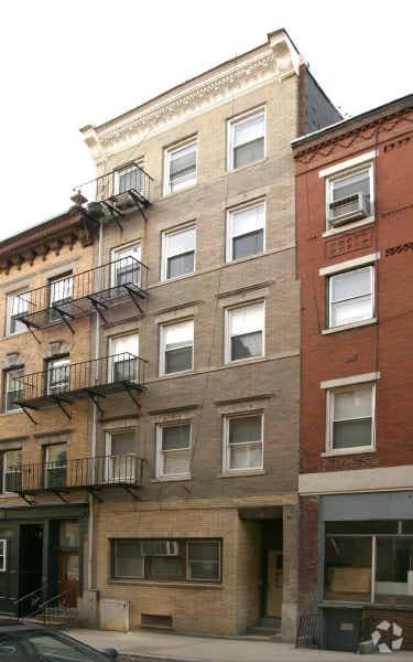 Building Photo - 152 Salem St