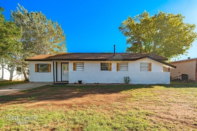 Building Photo - 525 N Bowie Dr