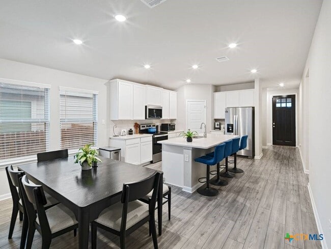 Building Photo - 3073 Charyn Wy