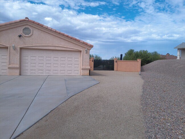 Foto del edificio - 1740 Quartz Ln