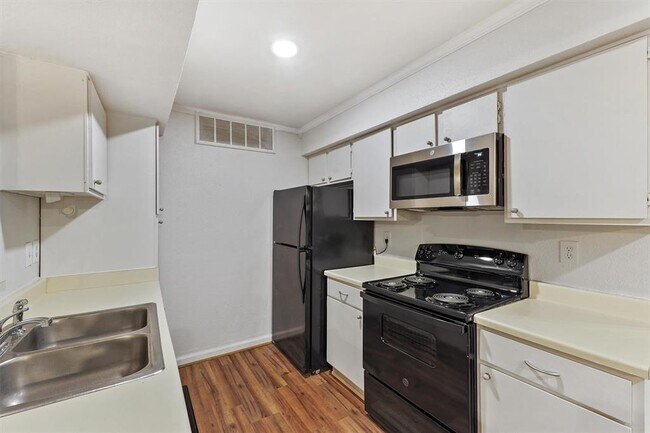 Building Photo - 12905 Woodforest Blvd