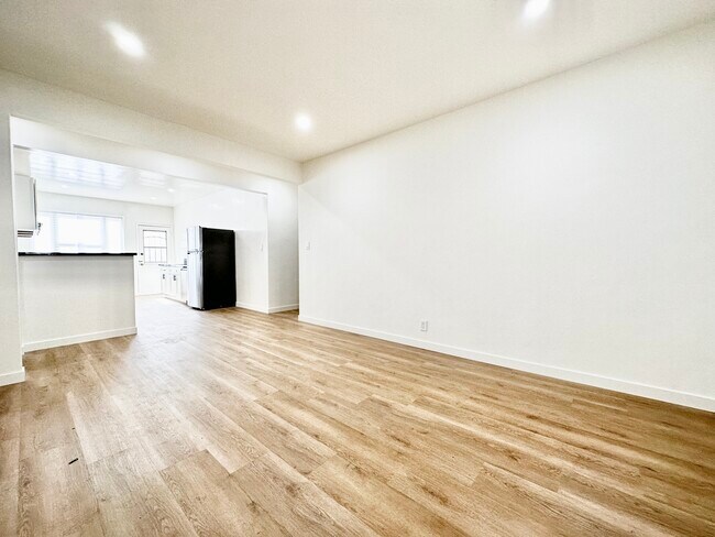 Foto del edificio - 7120 Willoughby Ave