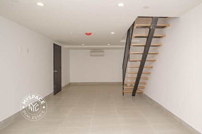 Building Photo - 472 Gates Ave