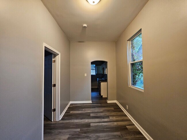 Foto del edificio - Newly updated 1 bedroom 1 bath apartment f...