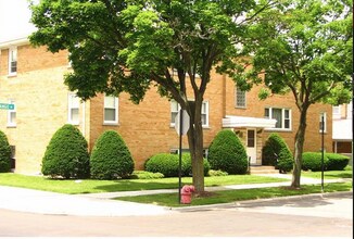 Building Photo - 4400 N Mango Ave