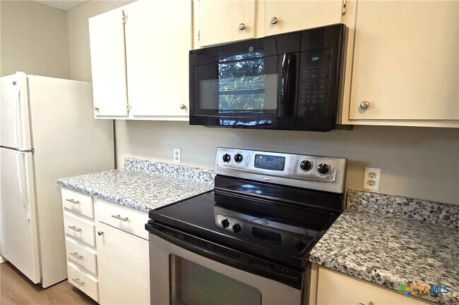 Foto del edificio - 317 Armstrong St