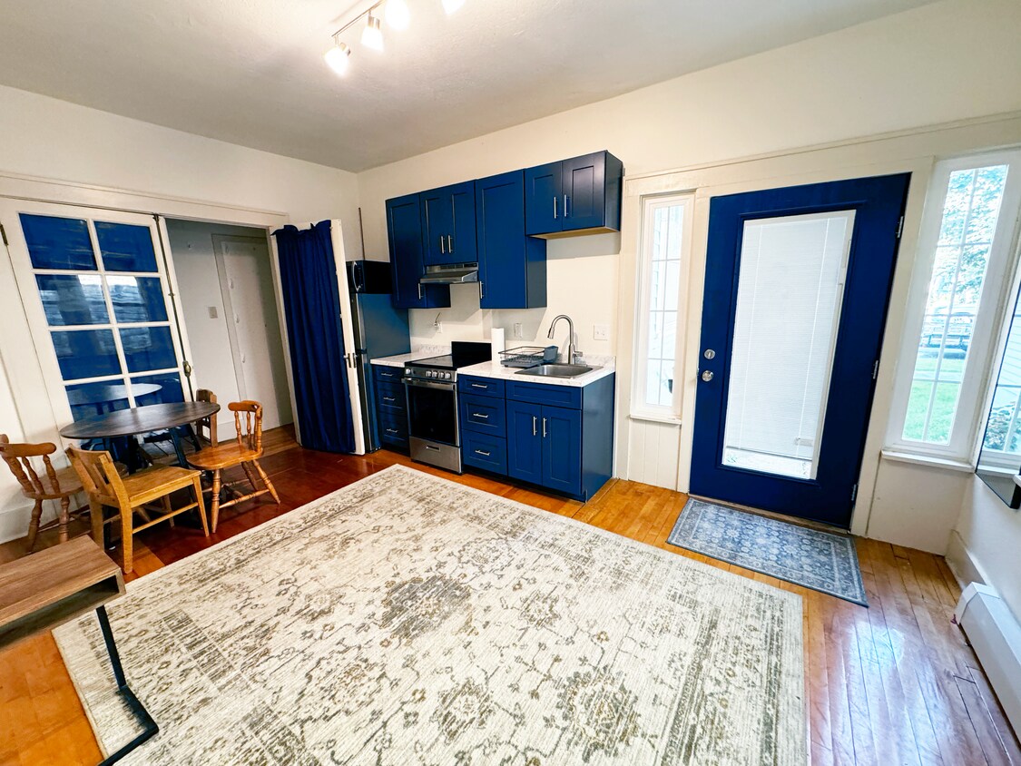 Foto principal - 431 S Yellowstone St