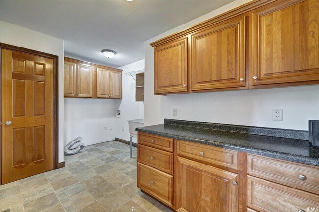 Foto del edificio - 4693 N State Rd 43