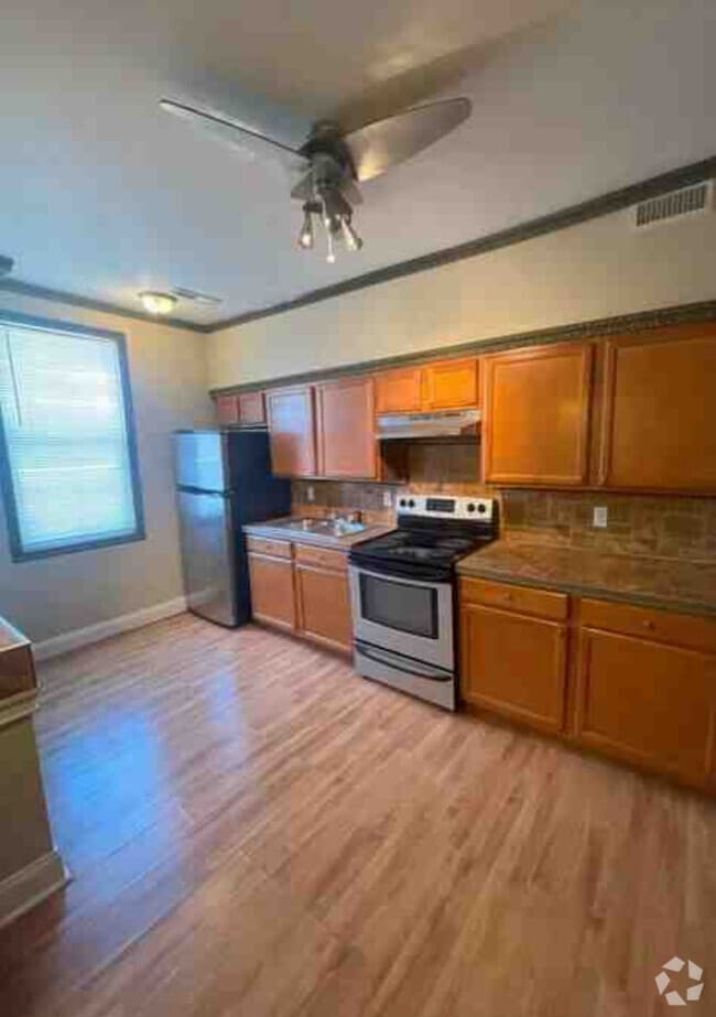 Building Photo - 2735 W North Ave