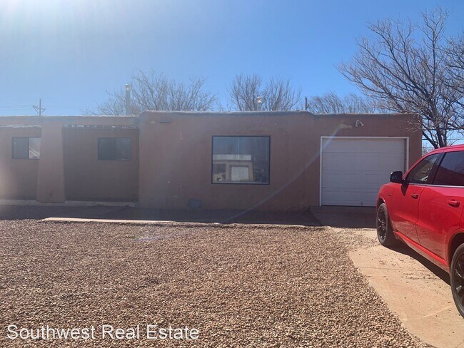 Building Photo - 4 br, 1 bath House - 729 W Manana