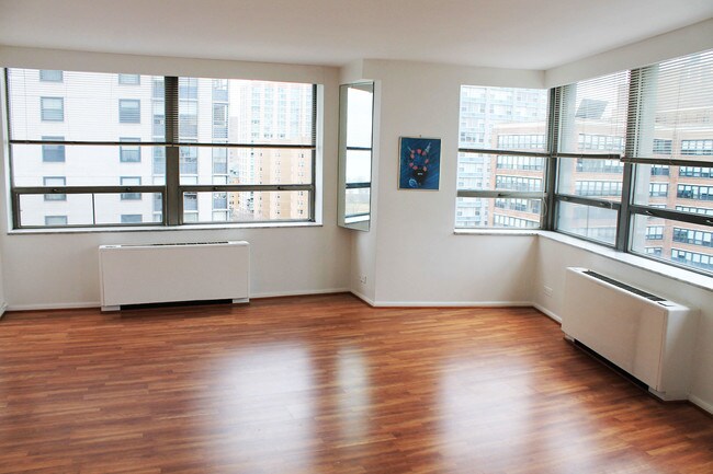 Living Room1 - 5701 N Sheridan Rd