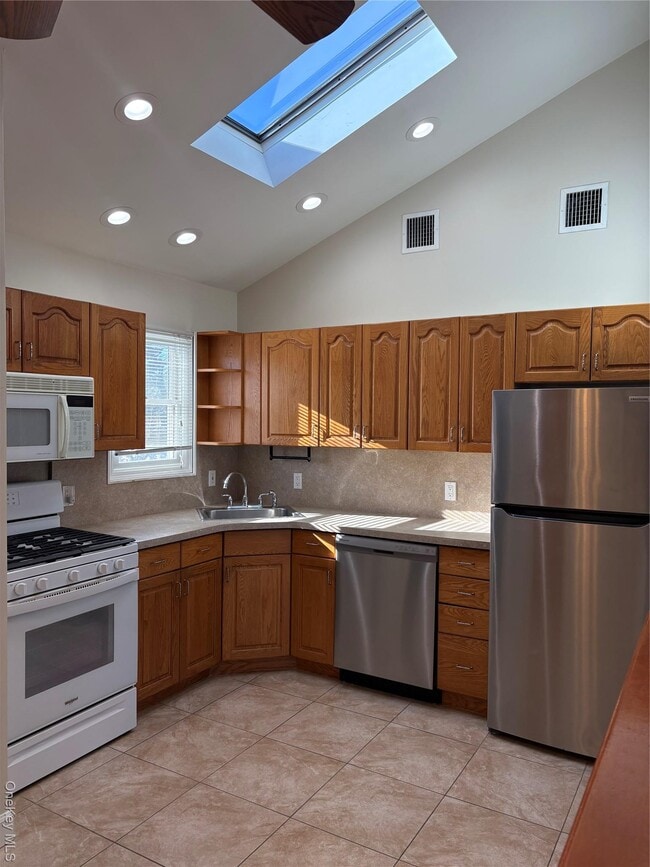 Building Photo - 1214 August Rd