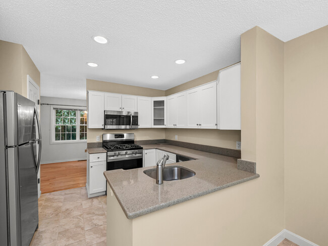 Building Photo - 4 Knollwood Ct
