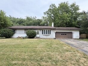 Building Photo - 2437 S Country Ln