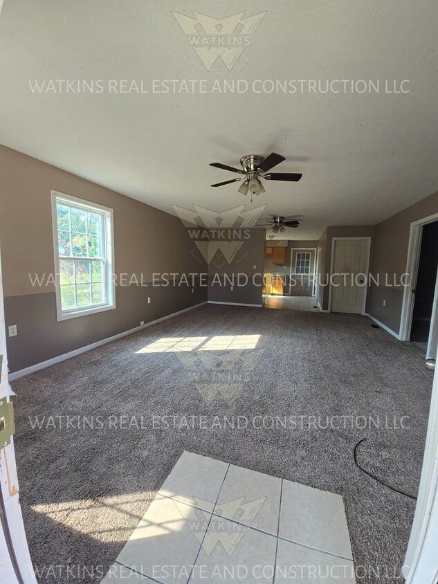 Sala de estar - 308 E Jackson St