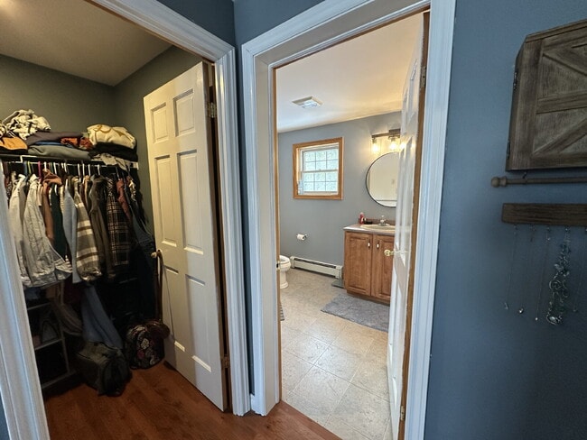 Foto del edificio - Executive-Style 3BR Single-Family Home on Quiet Dead-End Street – South Portland