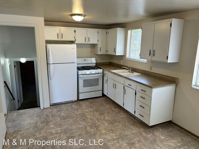 Building Photo - 4 br, 1.5 bath House - 3857 W Mooregate Ave