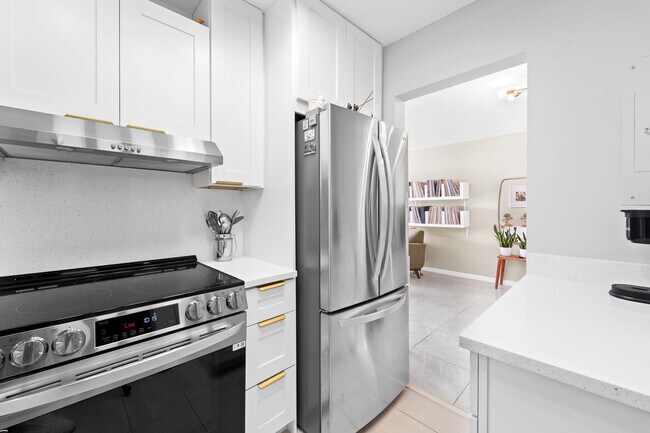 Building Photo - 3000 NE 16th Ave