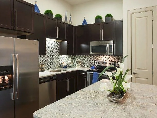 Primary Photo - 800 E 15th St