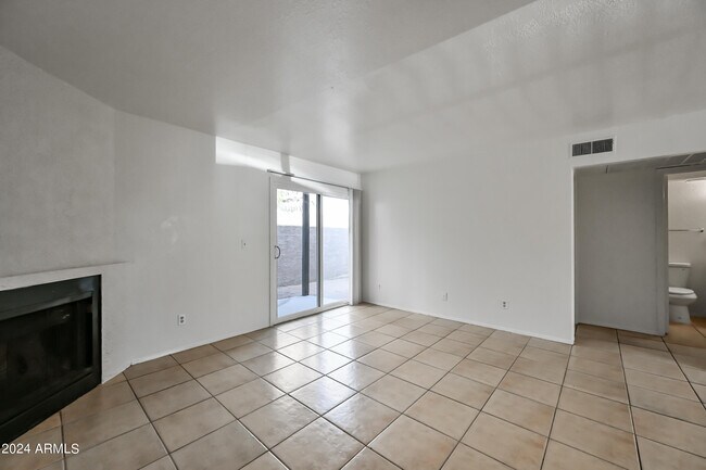 Foto del edificio - 1560 W Sahuaro Dr