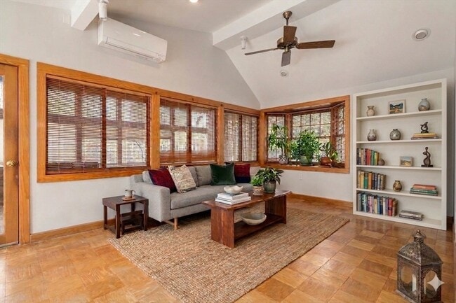 Foto del edificio - 22 Munroe Rd