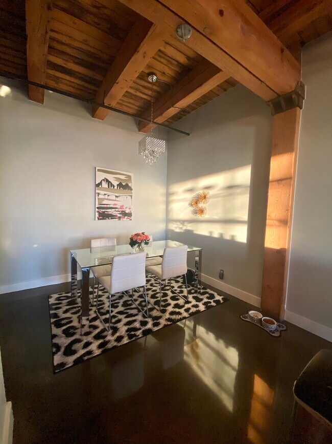 Foto del edificio - 6533 E Jefferson Ave