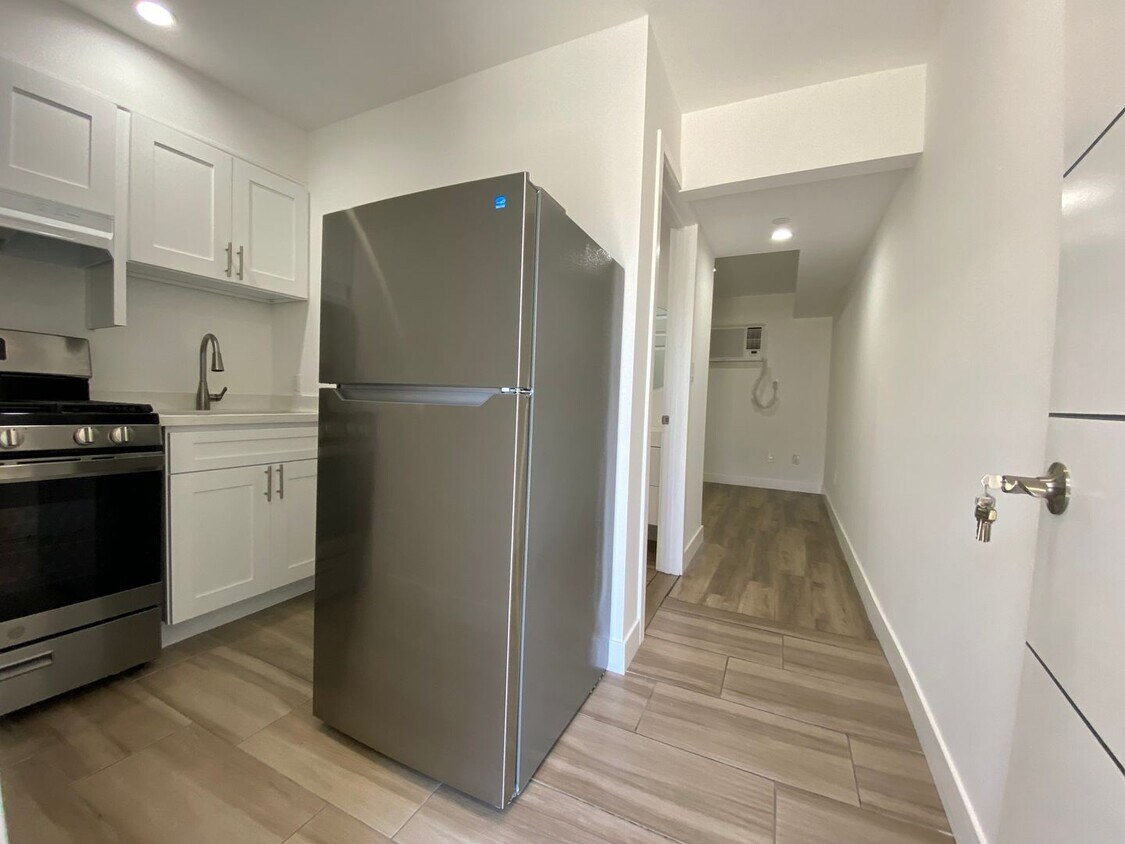 Primary Photo - Chic & Private Ground-Level Studio | Priva...