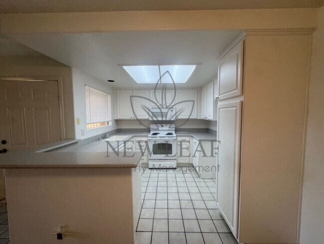 Foto del edificio - 42140 Lyndie Ln