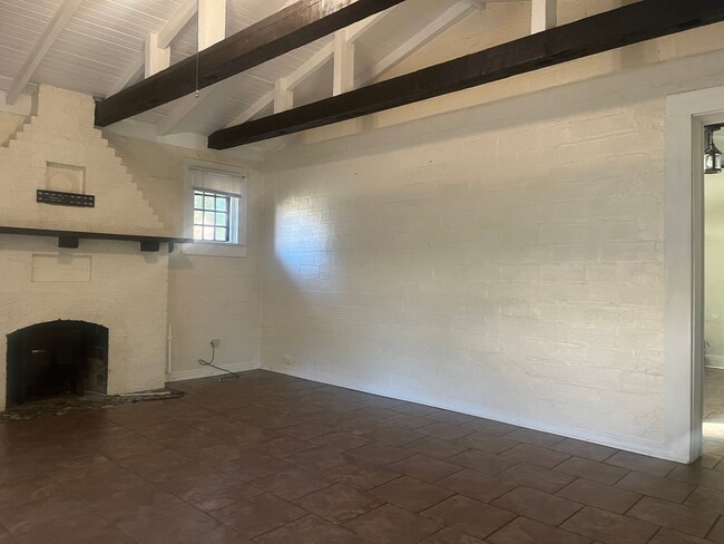 Building Photo - Charming Downtown Fairhope Cottage