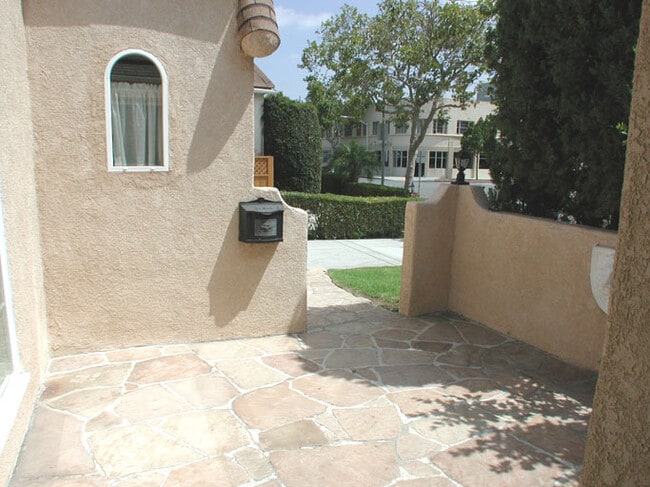 Building Photo - 203 S Stanley Dr