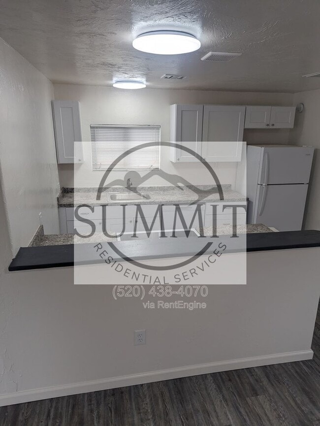 Building Photo - 272 E Calle Arizona