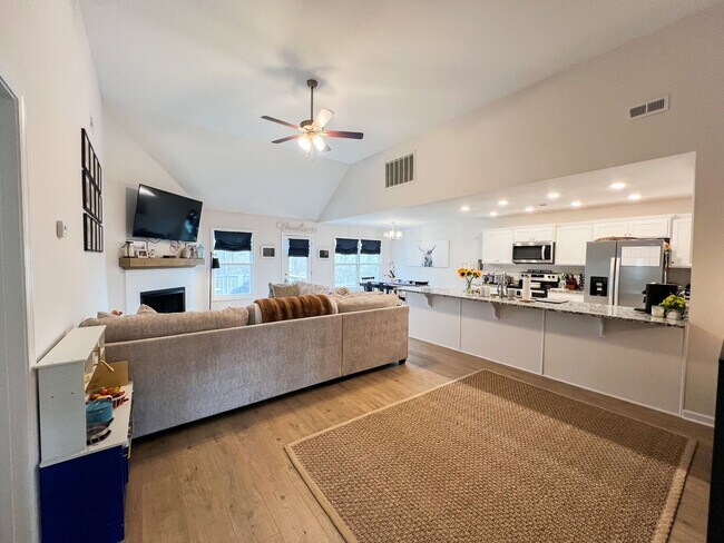 Foto del edificio - Single Family with a Fenced Backyard and a...