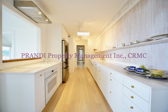 Foto del edificio - Bright Penthouse Style Condo With World Cl...
