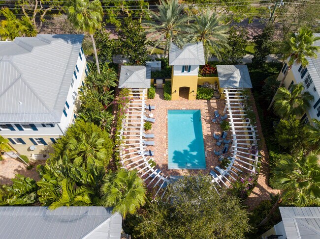 Building Photo - 351 Flamingo Dr