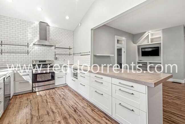 Foto del edificio - Inviting Fountain Square Home with Charact...