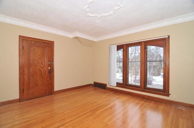 Building Photo - 5615 W Brooklyn Plz