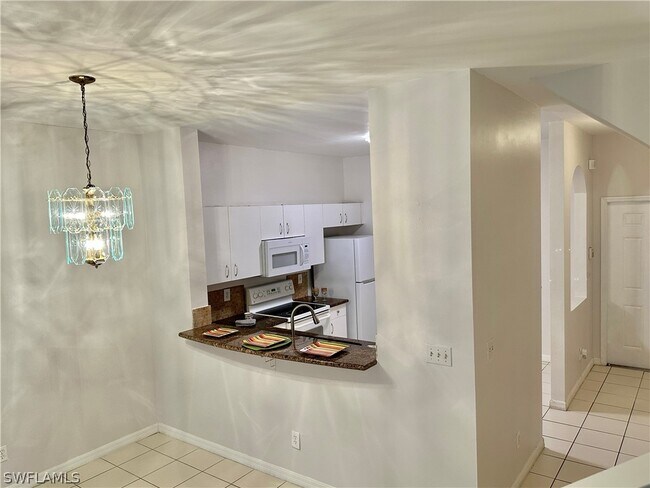 Building Photo - 3614 Pine Oak Cir