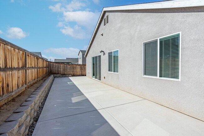 Foto del edificio - 3304 Trail River Ln