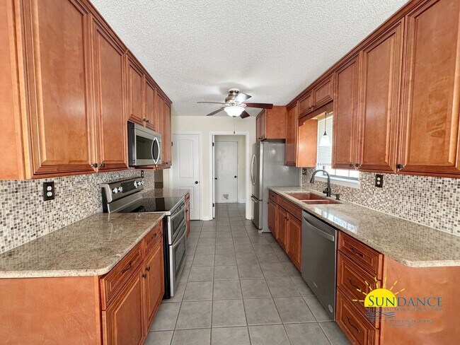 Building Photo - Charming 2-Story Home in Crestview – Prime Location Near S Ferdon Blvd!