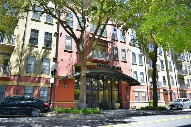 Building Photo - Beautiful 1/1 Pool View Condo x Rent @ Upt...